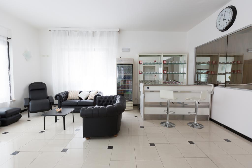 Ginevra Hotel *