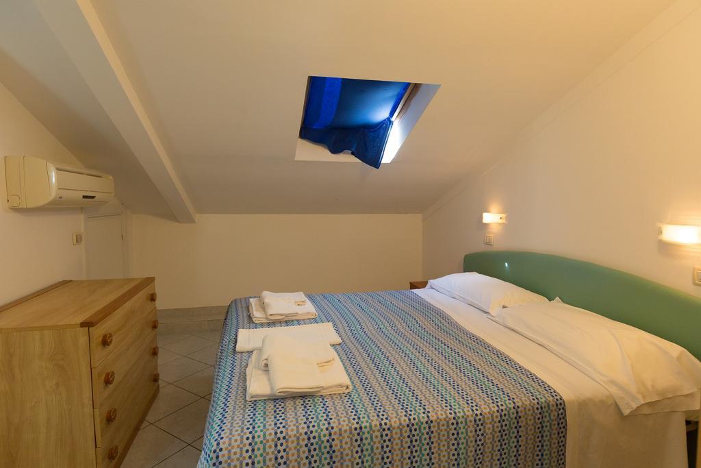 Ginevra Hotel *